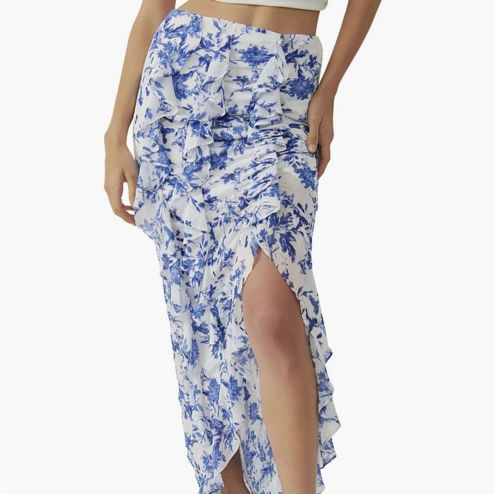 Beautiful skirt. Zipper on the side. True to size